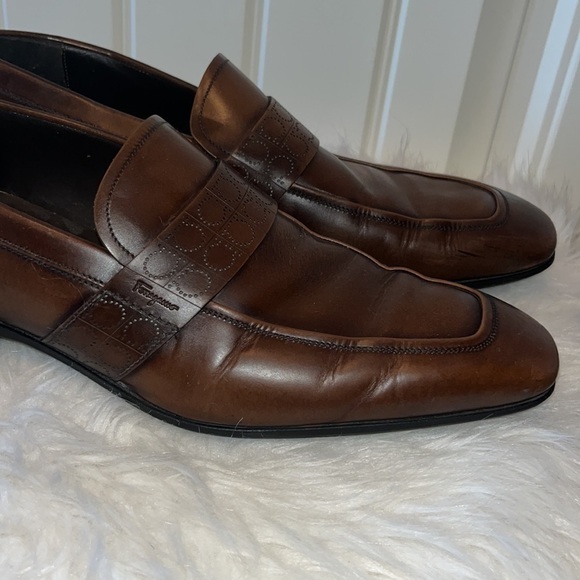 Salvatore Ferragamo Goliath Italian Leather brown Loafers perforated size 9.5D main image 4